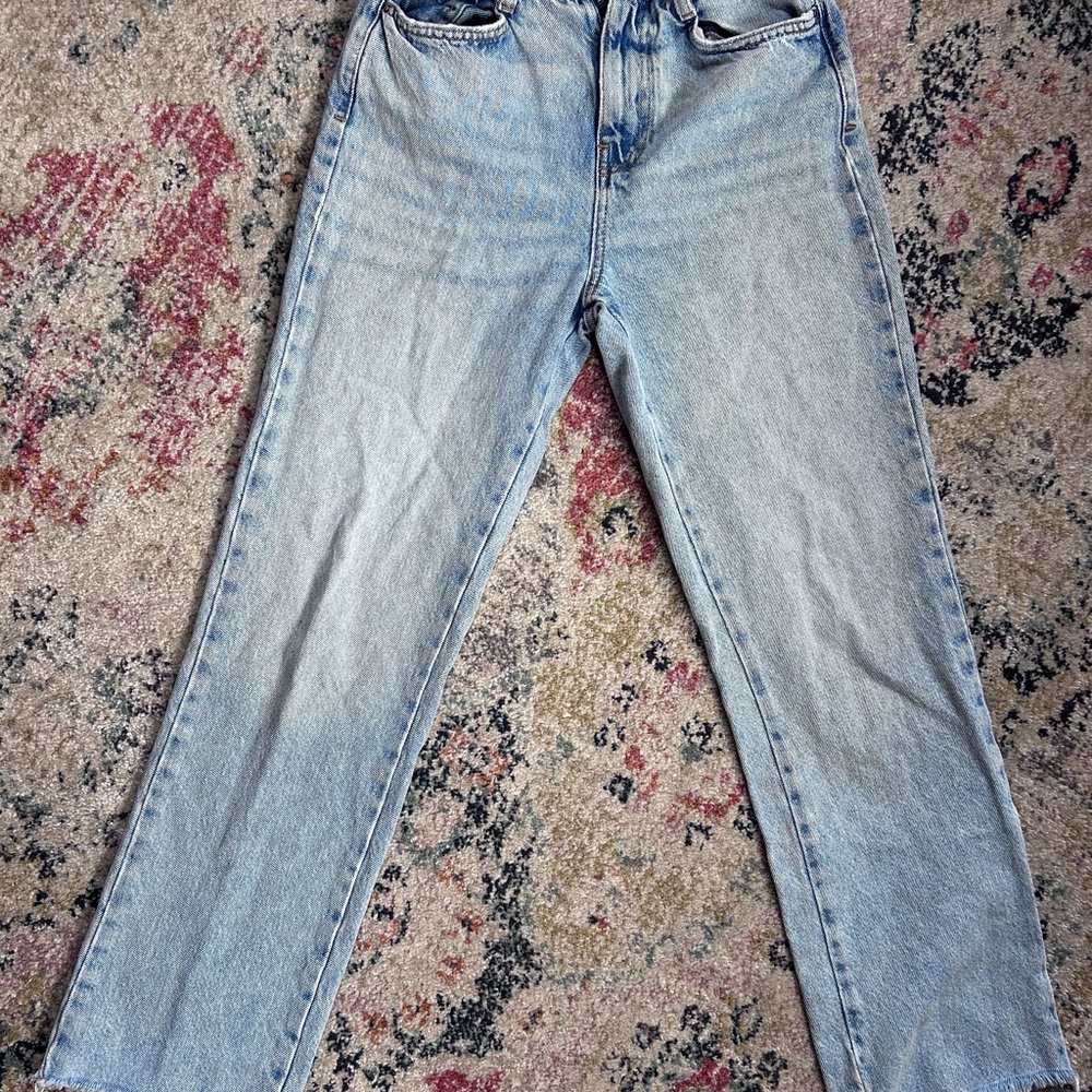 Light Wash Distressed Women’s Jeans